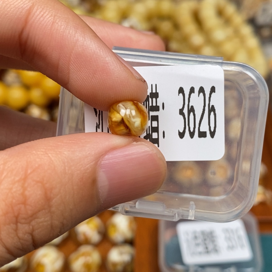 蜜蜡未镶嵌珠宝奇石3626