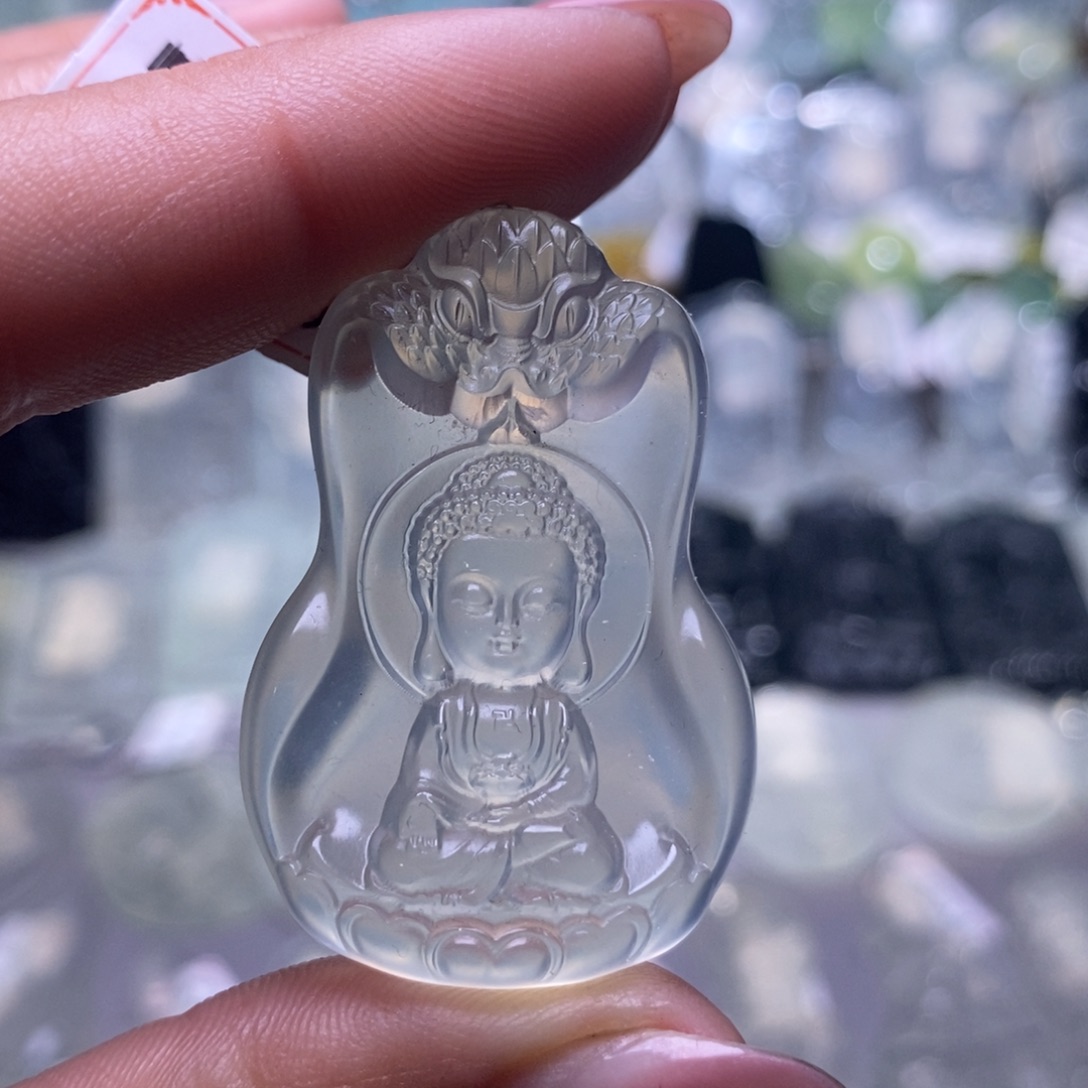 蛇纹石玉未镶嵌颈饰，