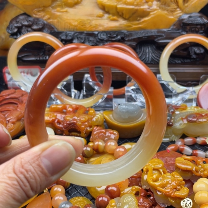 石英质玉（黄龙玉）手镯合金