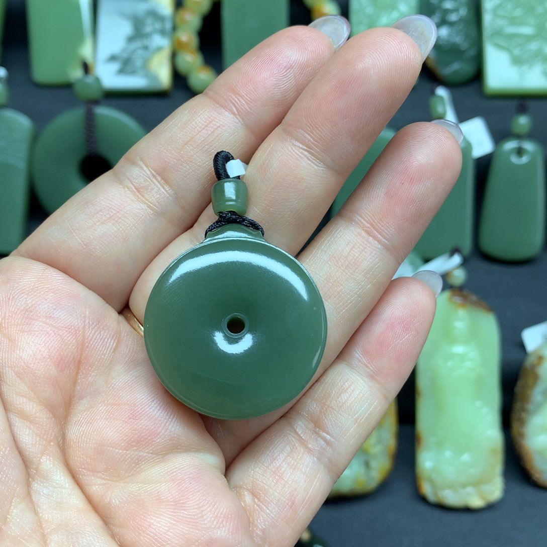 岫岩老玉（透闪石质玉）未镶嵌颈饰