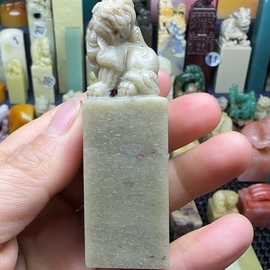 青田石封门冻兽钮正章