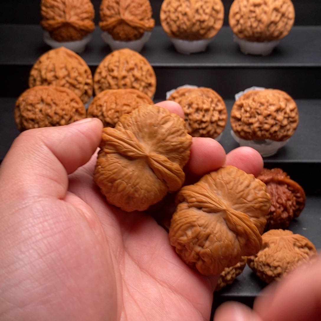 文玩核桃把件星*核为贵