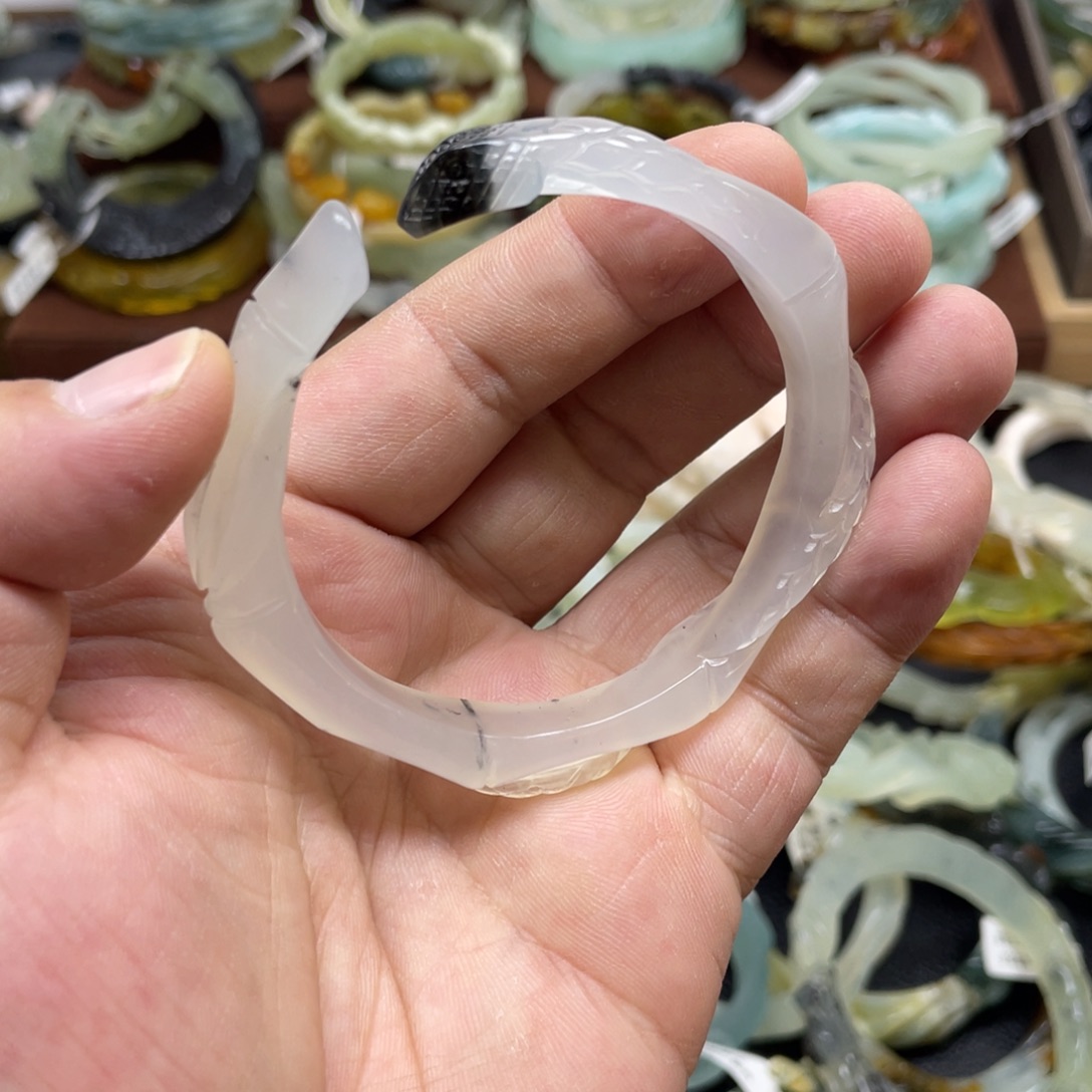 蛇纹石玉未镶嵌手镯