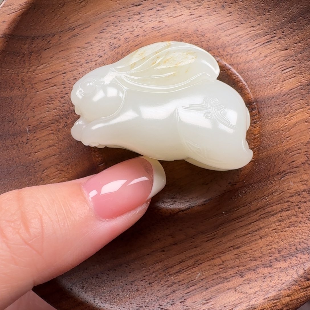 和田玉（子料）未镶嵌颈饰籽料兔兔