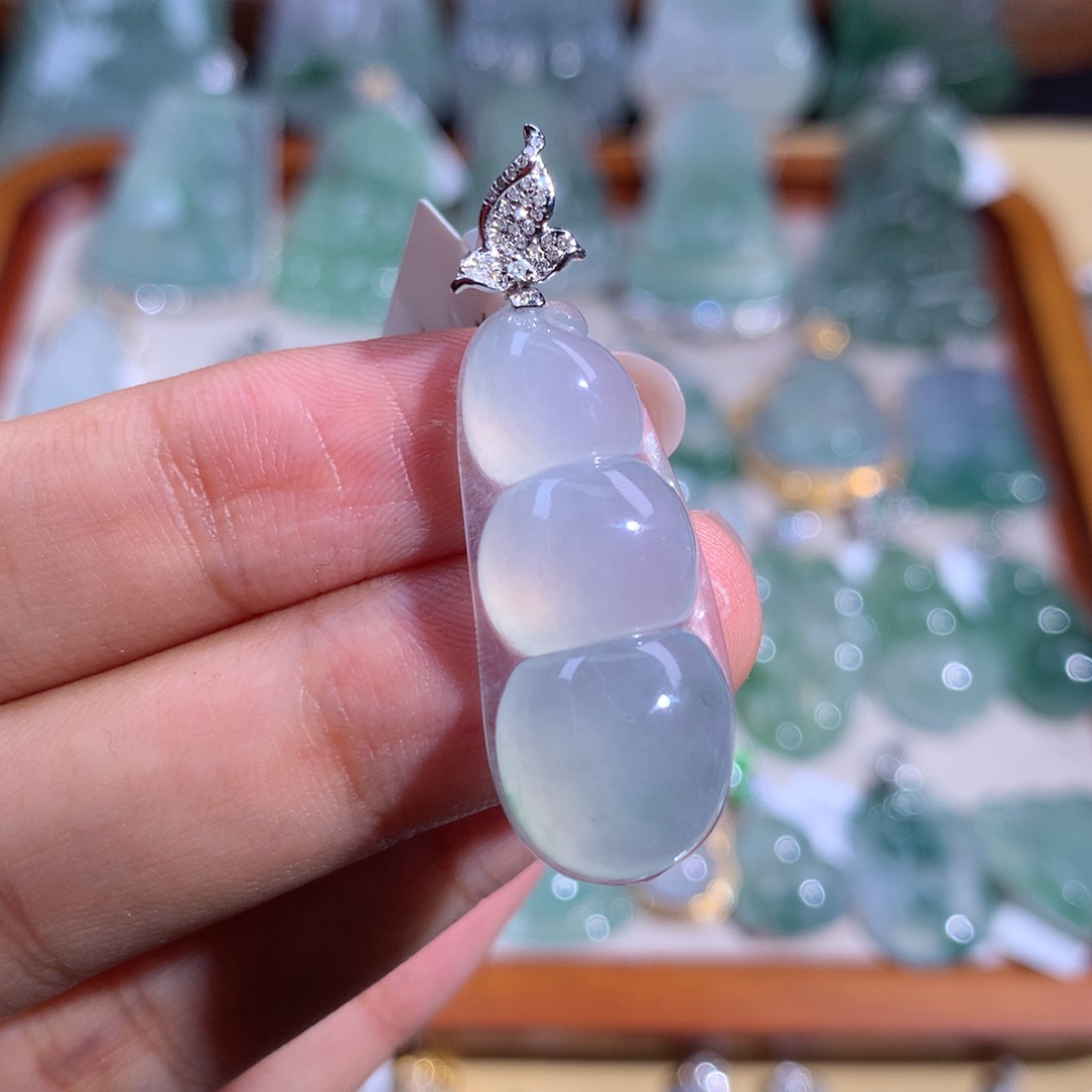 翡翠颈饰18K金镶嵌福豆