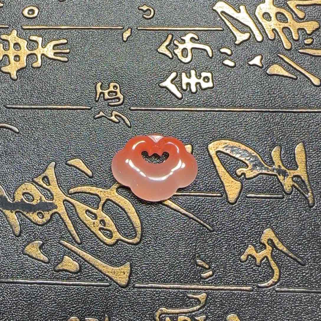 芸***南红玛瑙未镶嵌如意锁原矿冰飘如意锁