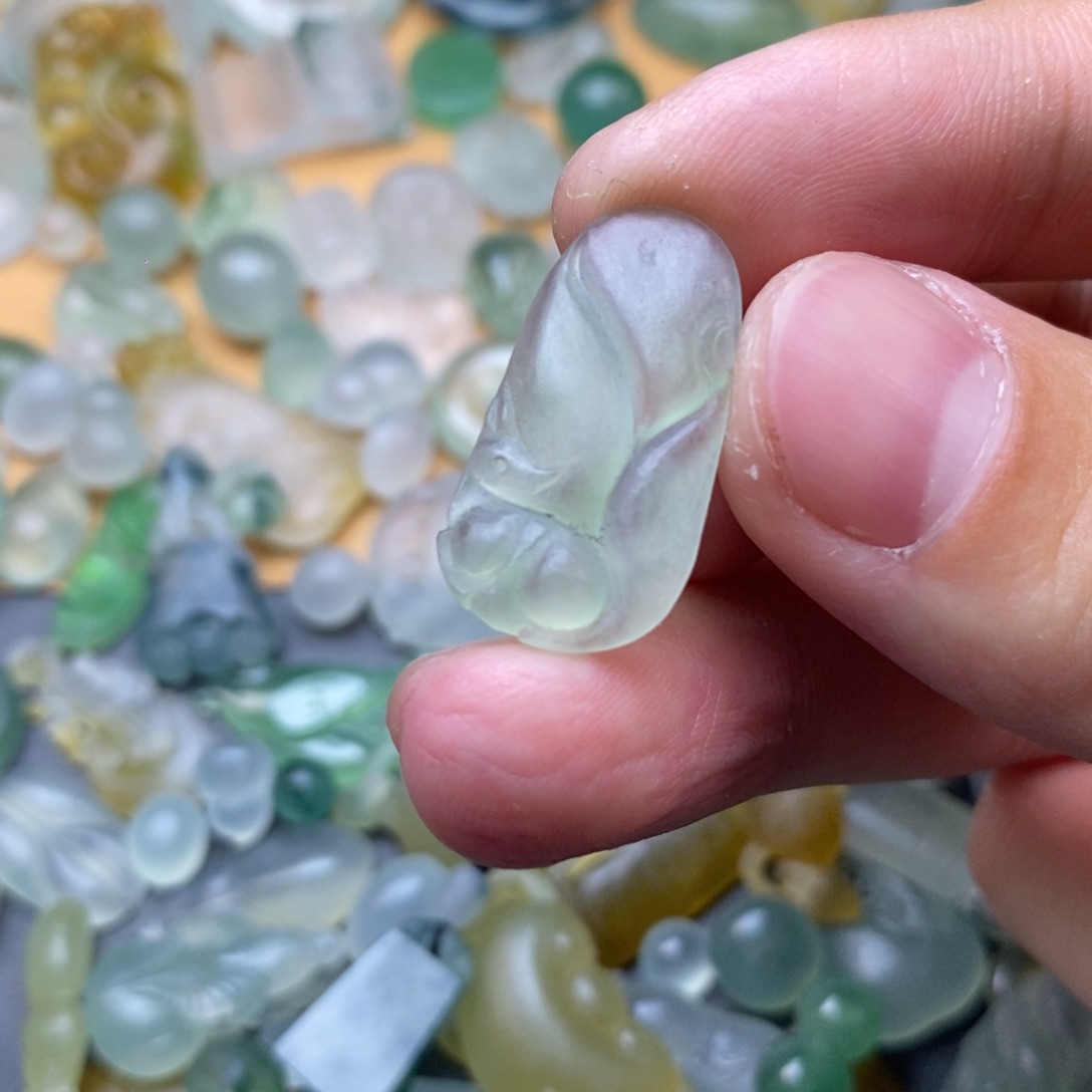 定制翡翠未镶嵌挂件