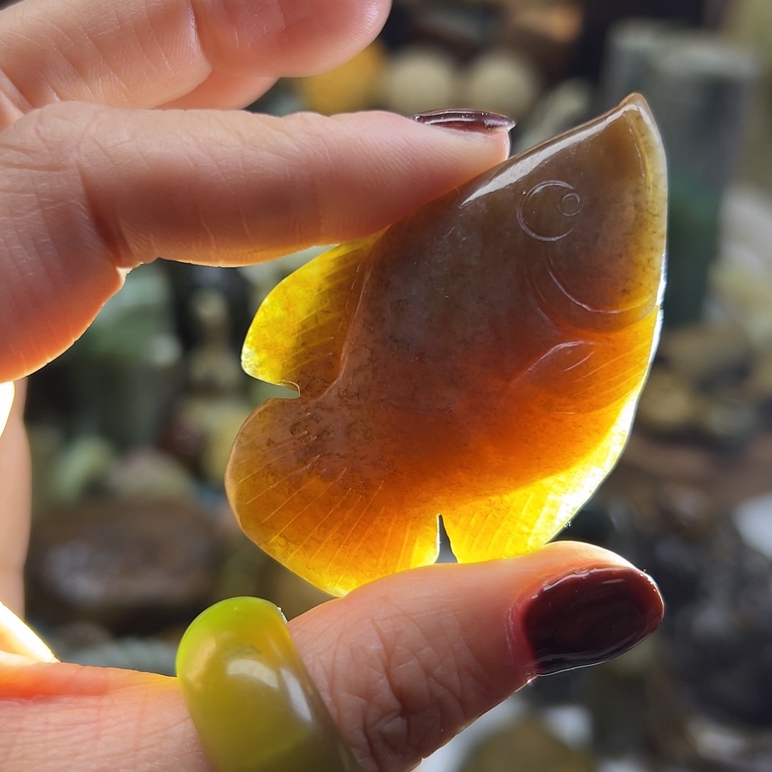 岫岩老玉（透闪石质玉）未镶嵌颈饰老玉糖鱼