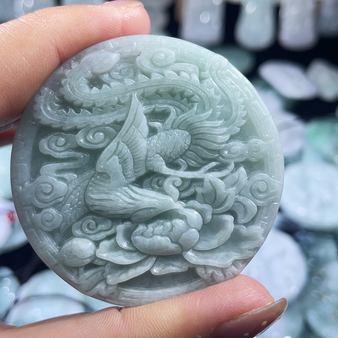 翡翠未镶嵌颈饰观音