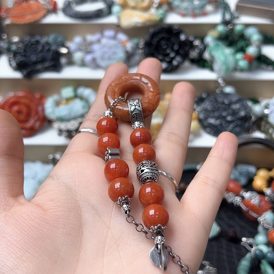 翡翠戒指未镶嵌富**丹