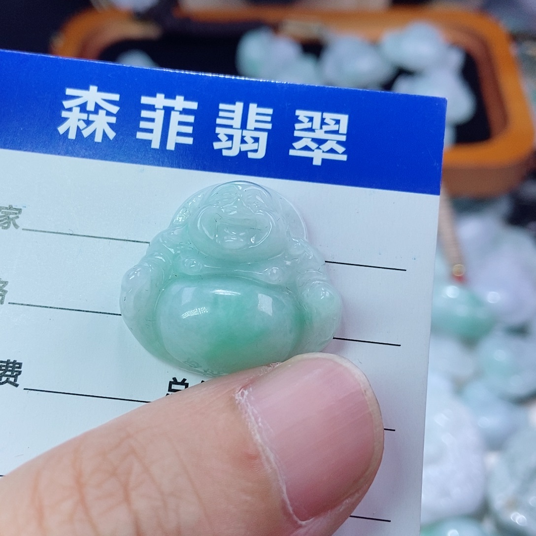 翡翠未镶嵌颈饰佛公