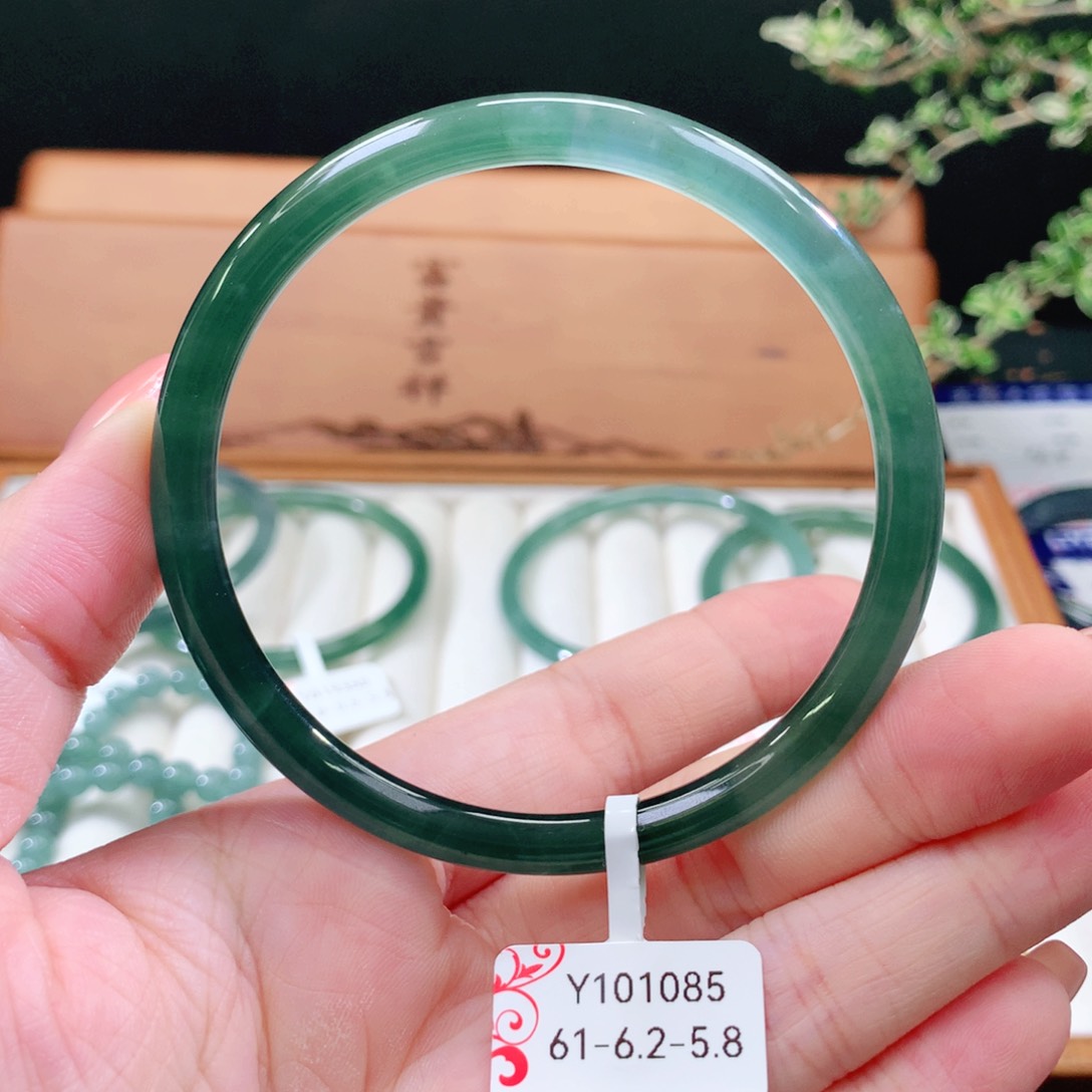 翡翠未镶嵌手镯天然