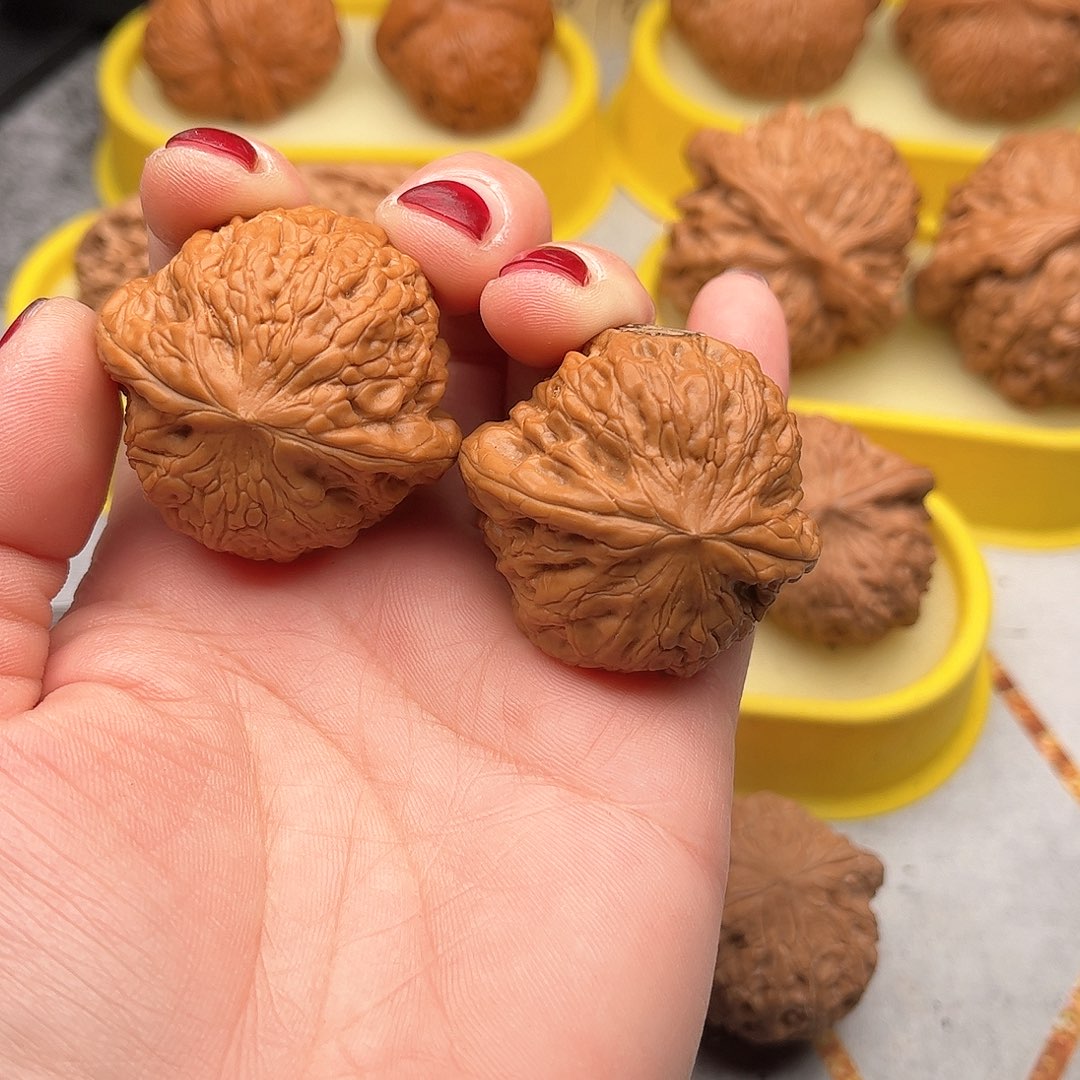 文玩核桃把件早*n铁锤肚子有黑40