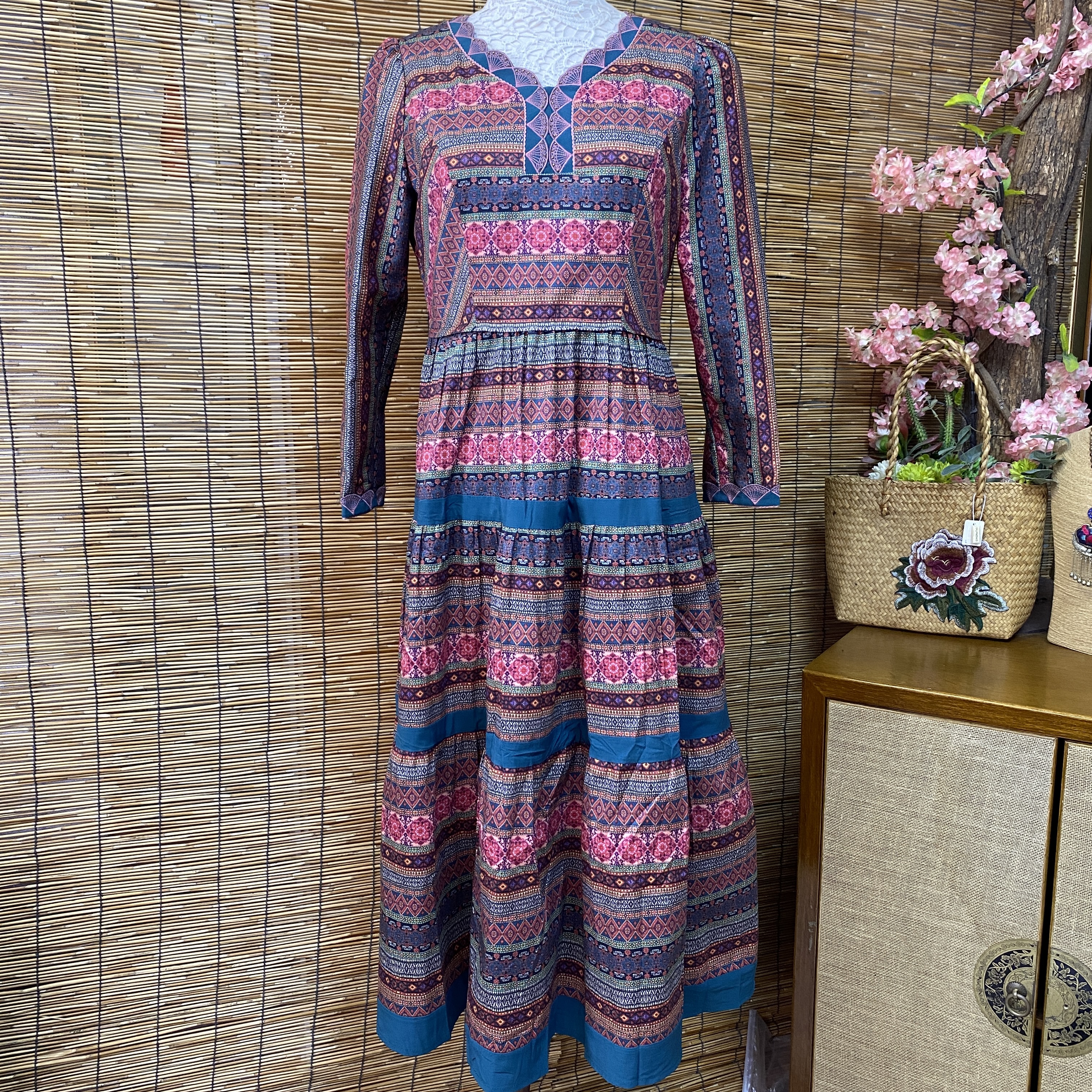 红镯子秋季上新民族风复古时尚女士连衣裙