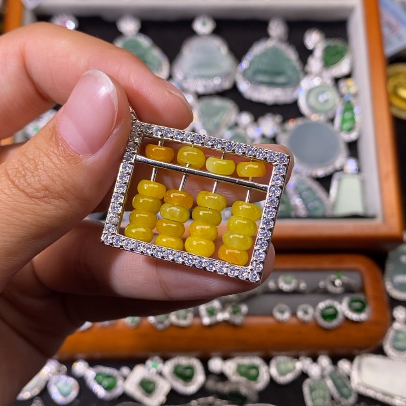 【闪购商品】翡翠颈饰未镶嵌天然