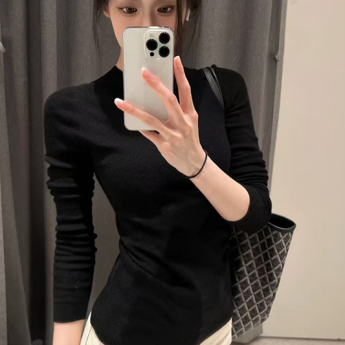 “满满高级感”简约百搭圆领打底衫