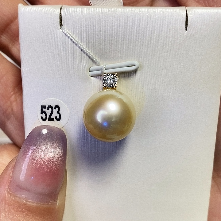 18K金镶嵌海水珍珠吊坠(不含链)