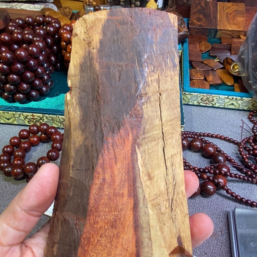 檀香紫檀（小叶紫檀）人****见