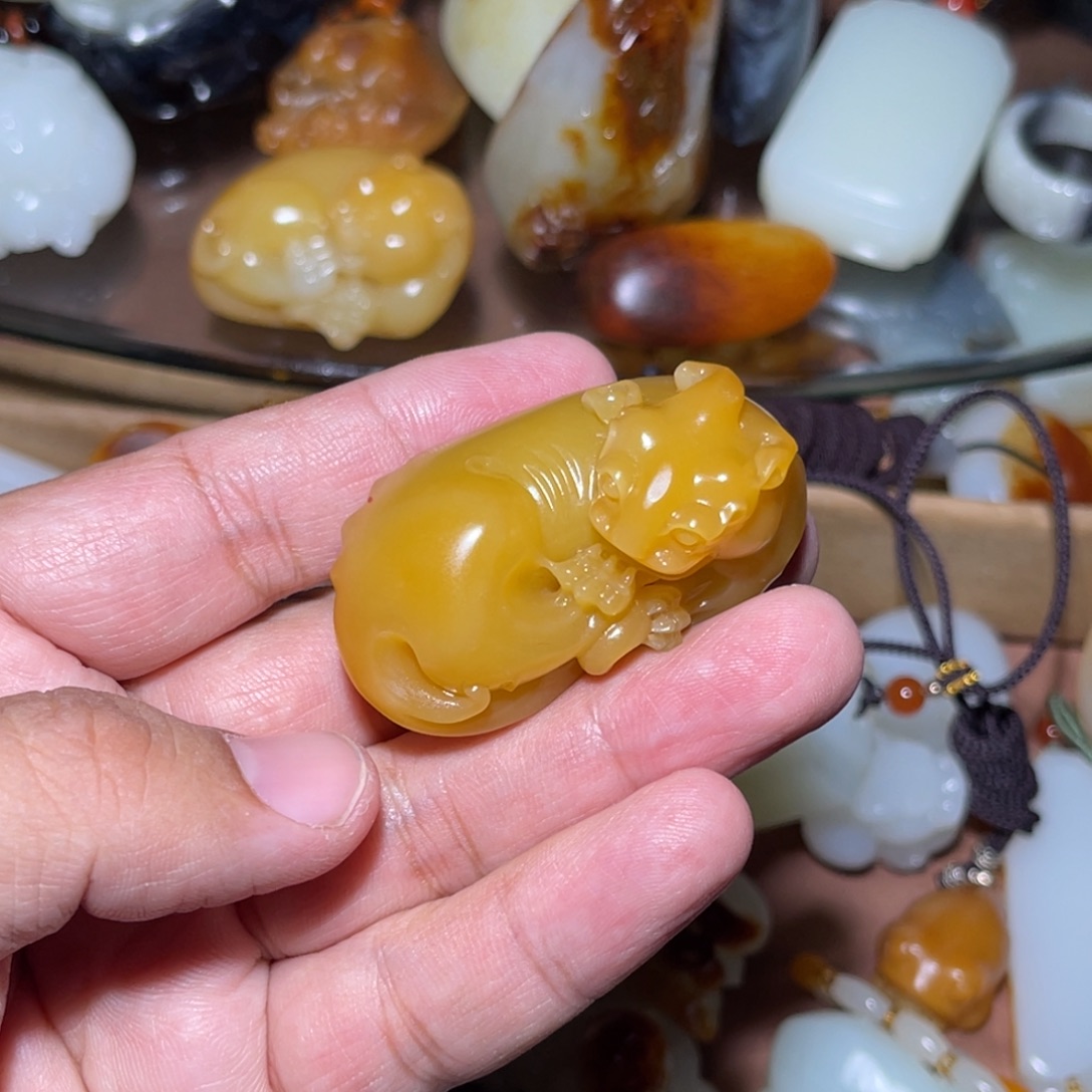 和田玉未镶嵌车挂