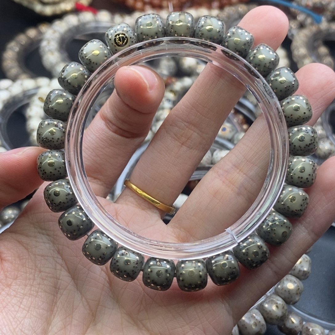 卍***卍星月菩提吊坠绿幽灵千钉老型