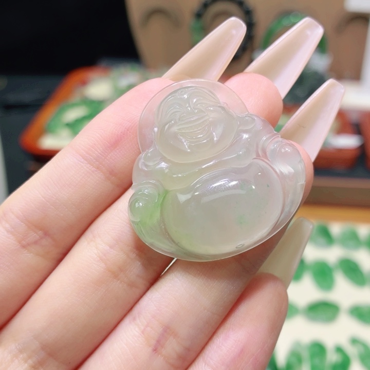 翠***石英质玉（非洲翠）未镶嵌颈饰