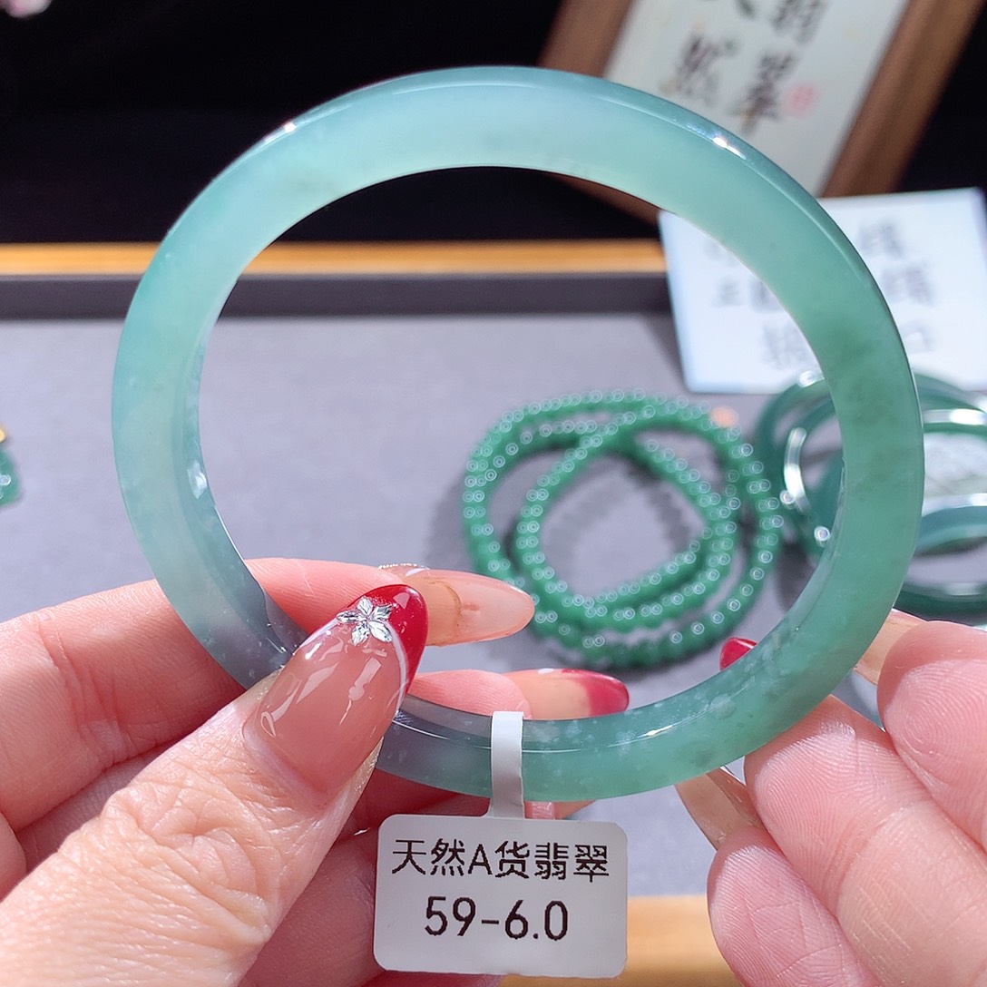 翡翠手镯（圆镯）未镶嵌