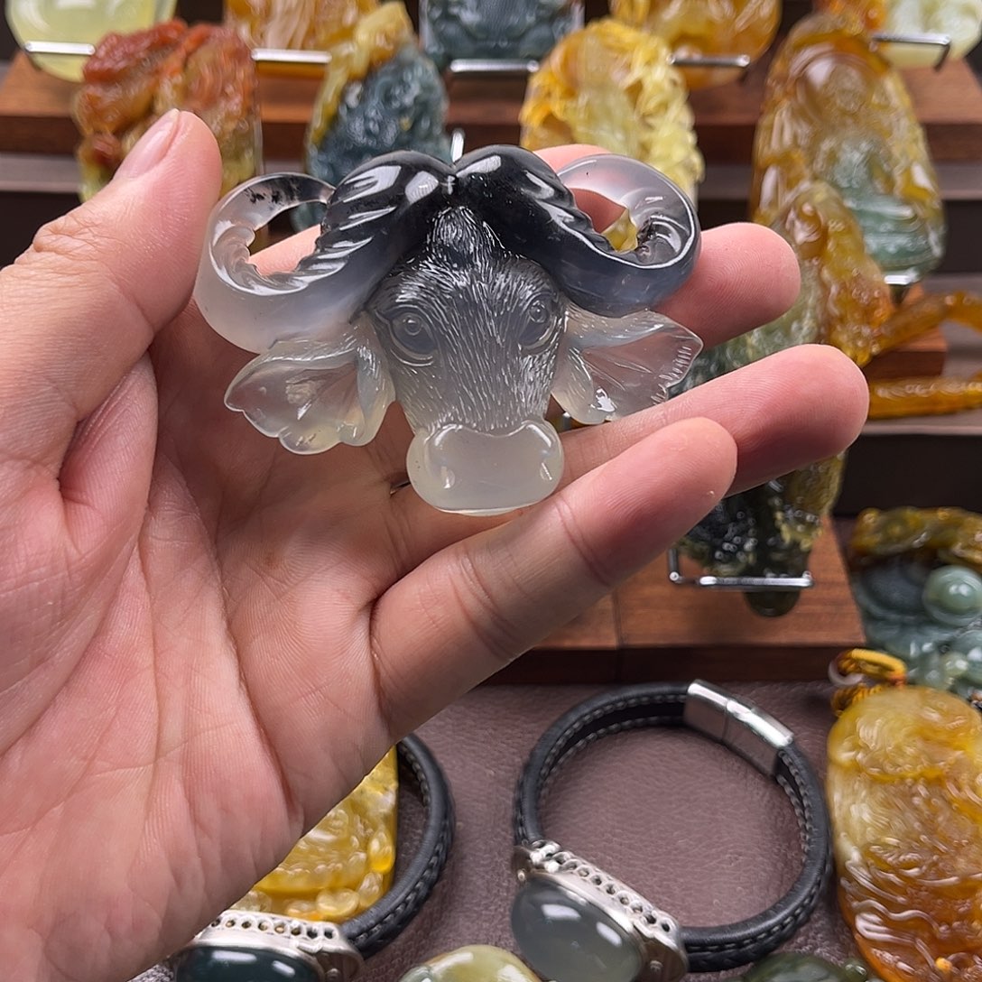 石***权蛇纹石玉未镶嵌颈饰