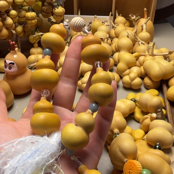 钱袋手持葫芦葫芦葫芦