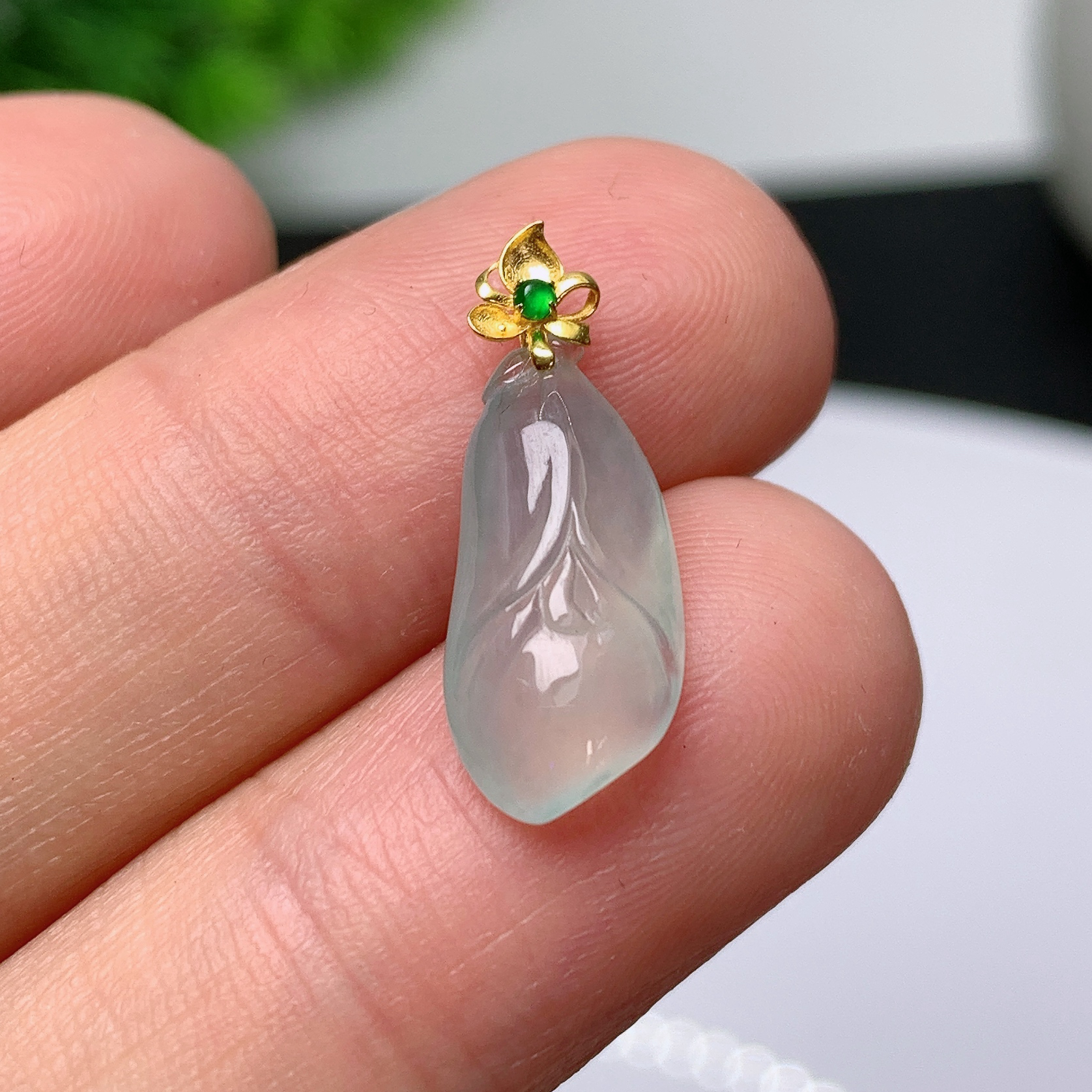 天然翡翠A货18k金镶嵌玉兰花吊坠250905  尺寸:17.5*8*5