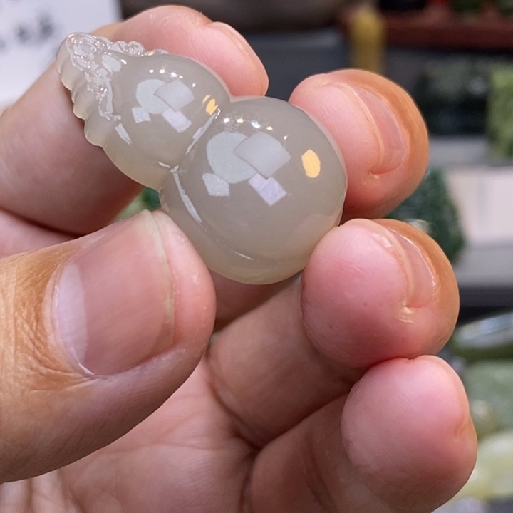 佳***：和田玉未镶嵌颈饰