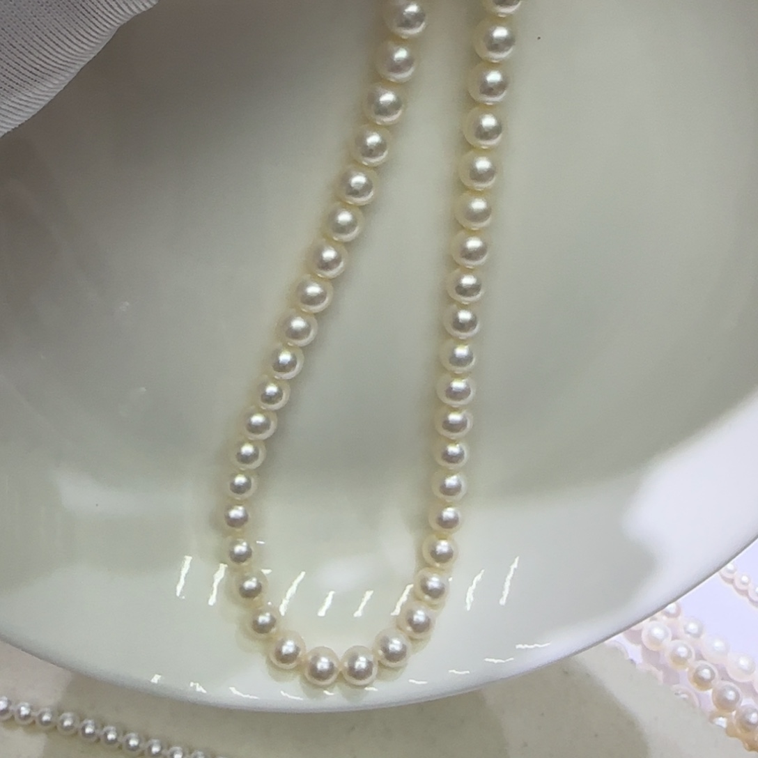 淡水珍珠颈饰未镶嵌项链里的正圆无核珍珠微瑕强光5.5-6