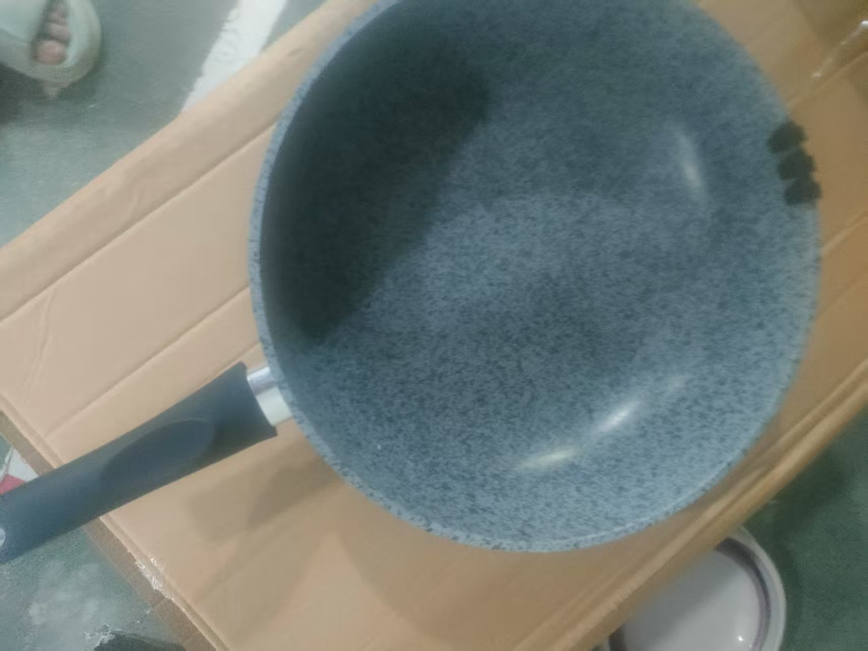 礼盒破损快递暴力天然石32厘米底部铝和金不沾锅发1套