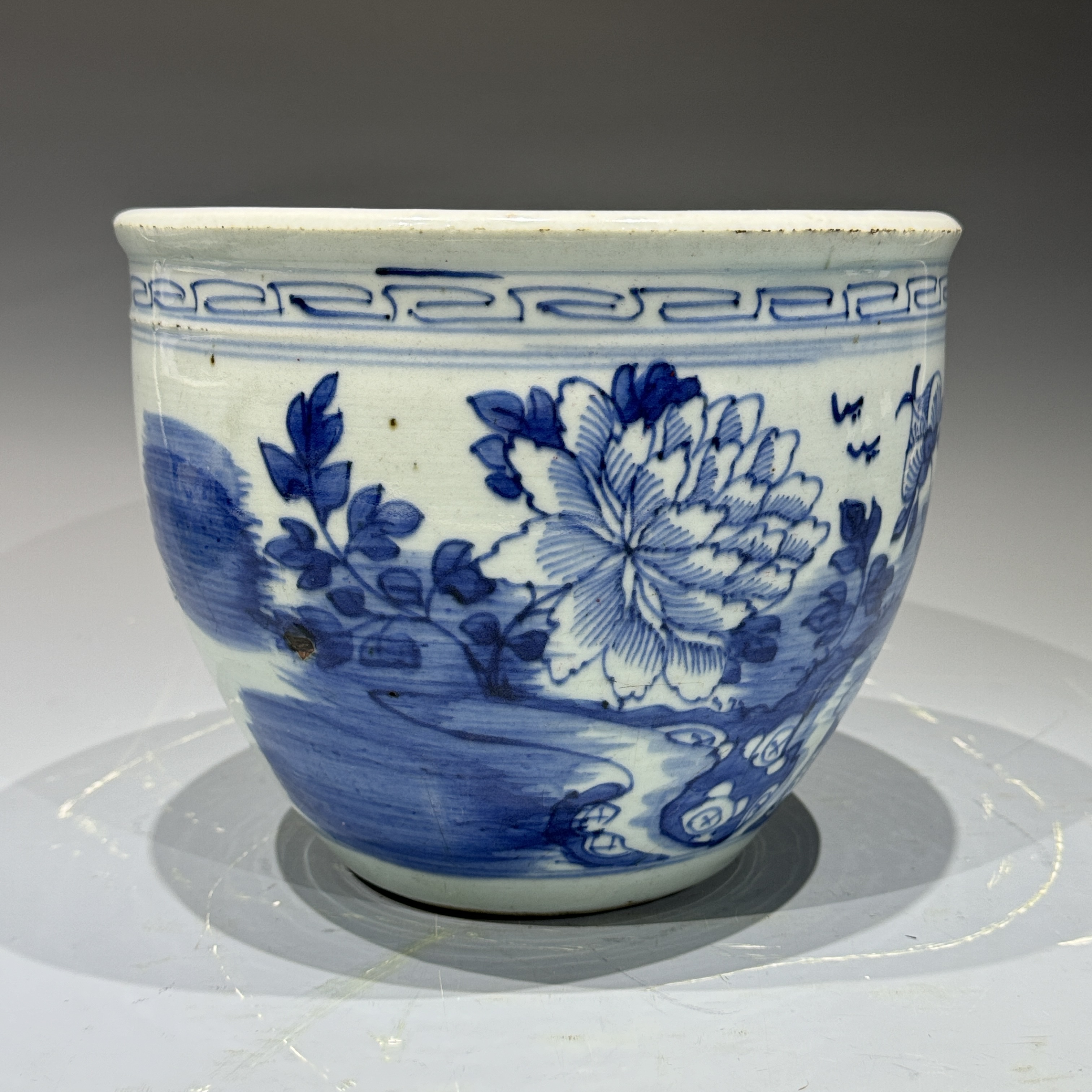 4328 清中期 青花洞石牡丹纹卷缸