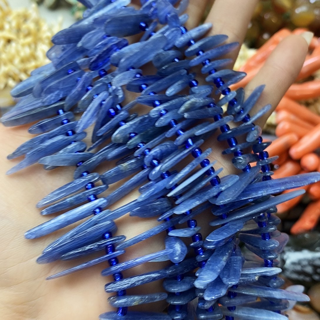 玛瑙/玉髓未镶嵌珠宝半成品蓝晶牙牙