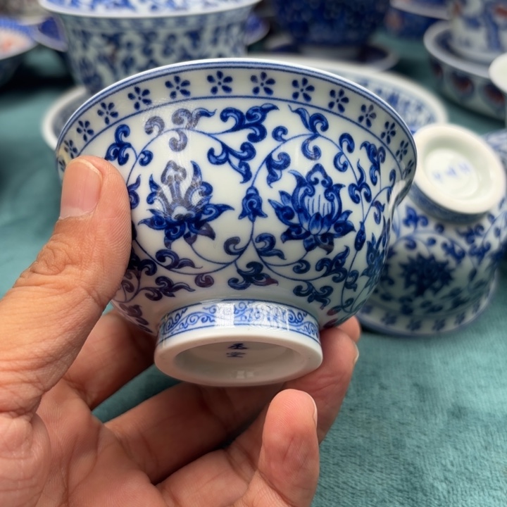 摆件缠枝莲青花大压手景德镇发货