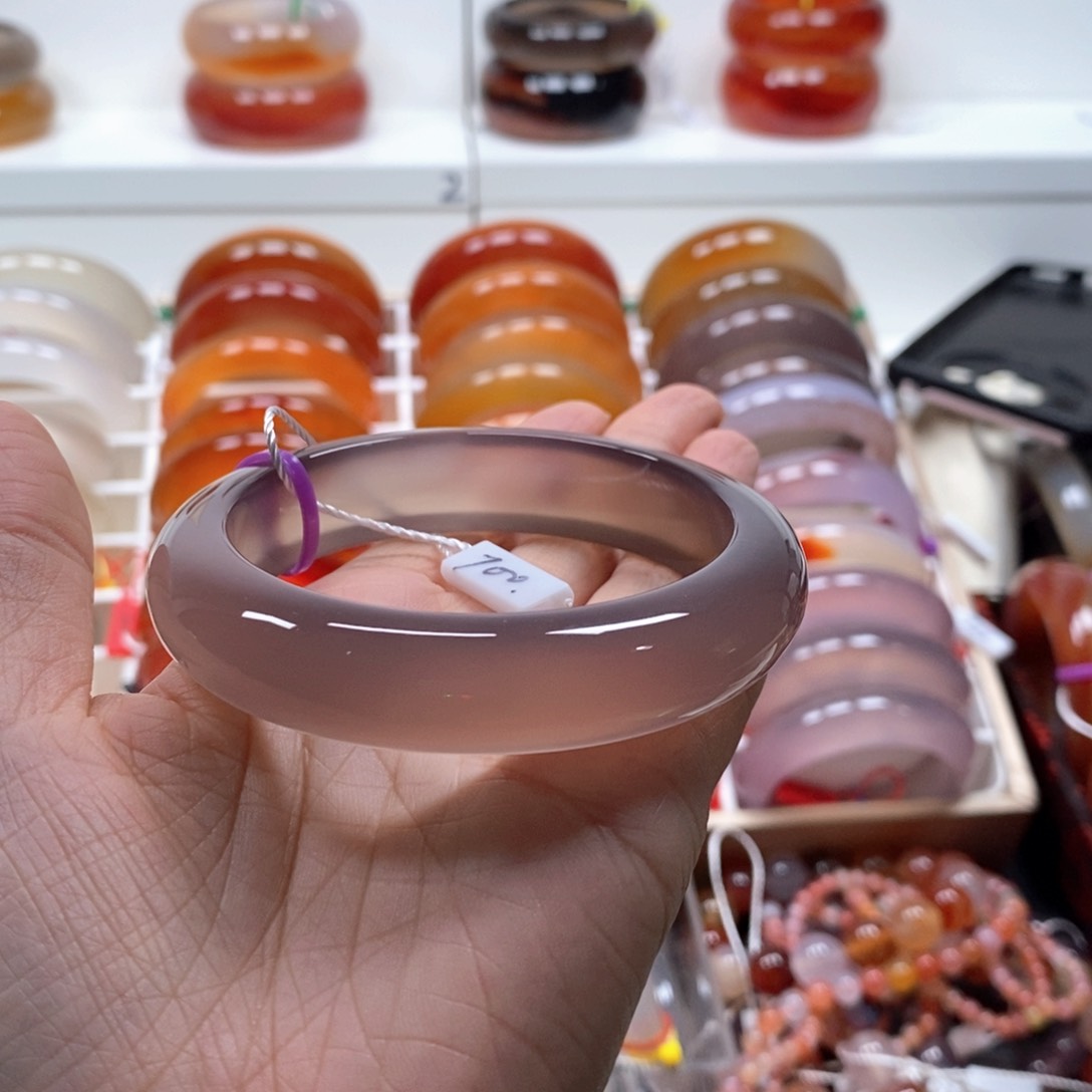 萌***芽玛瑙/玉髓手镯未镶嵌