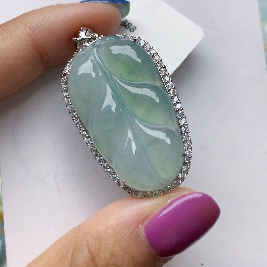 翡翠18K金镶嵌颈饰天然缅甸