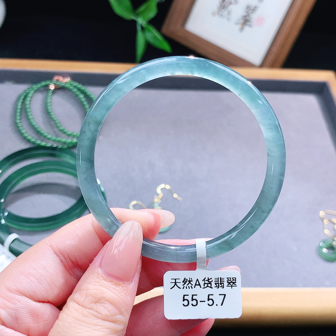 翡翠手镯（圆镯）未镶嵌