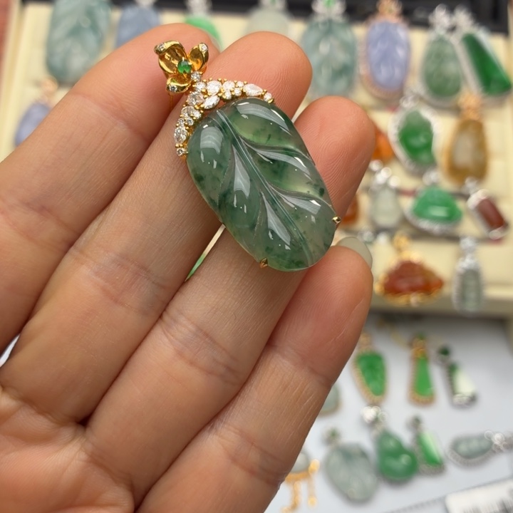 翡翠18K金镶嵌颈饰