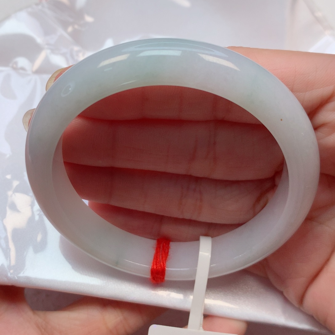 翡翠手镯未镶嵌56圈