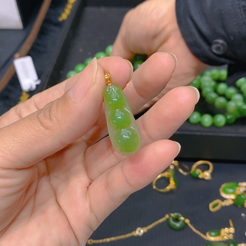 【闪购商品】和田玉（碧玉）颈饰18K金镶嵌笑**生