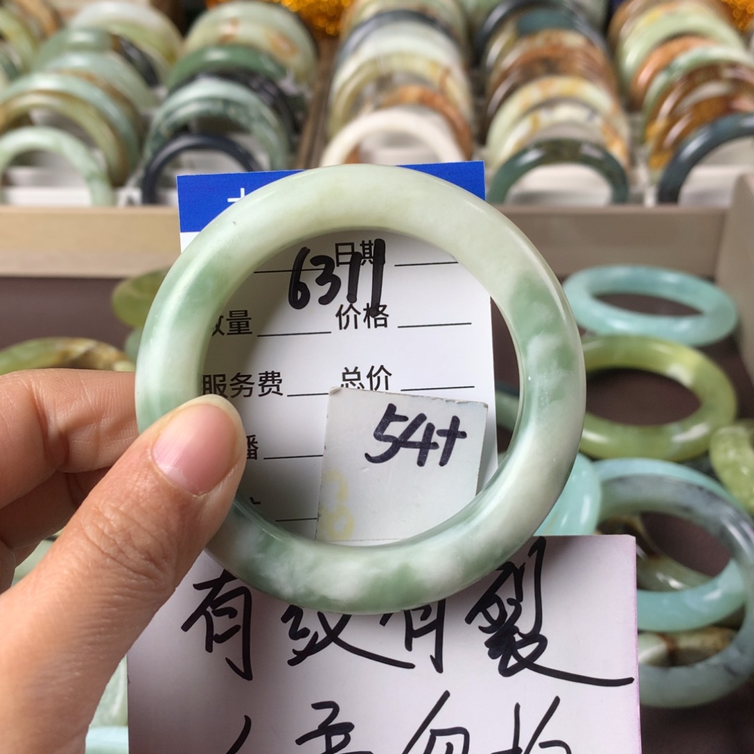 蛇纹石玉手镯未镶嵌6311