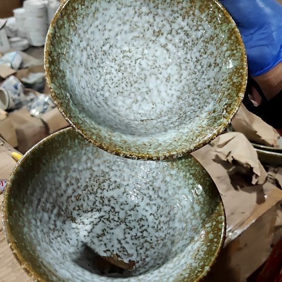 摆件盘子碗茶壶啥都有