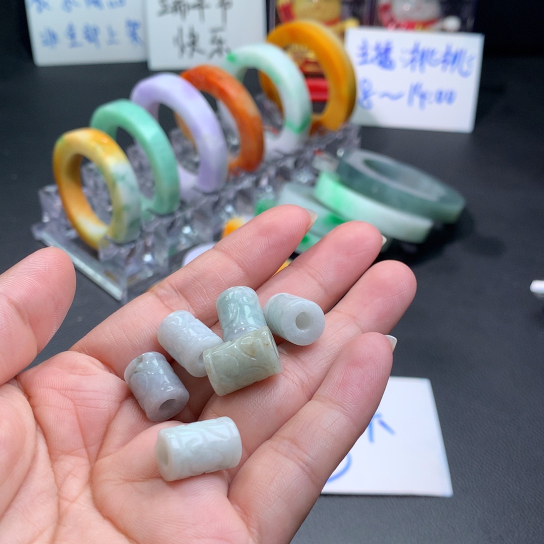 翡翠未镶嵌颈饰多样性发一