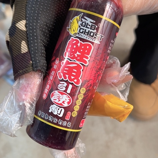 鲤鱼引诱剂拍一发二瓶