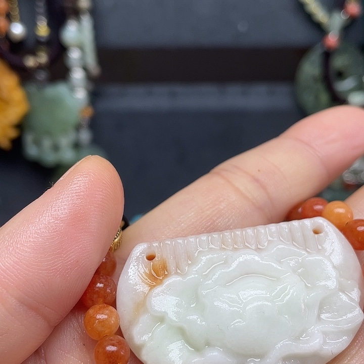 未镶嵌蛇纹石玉颈饰