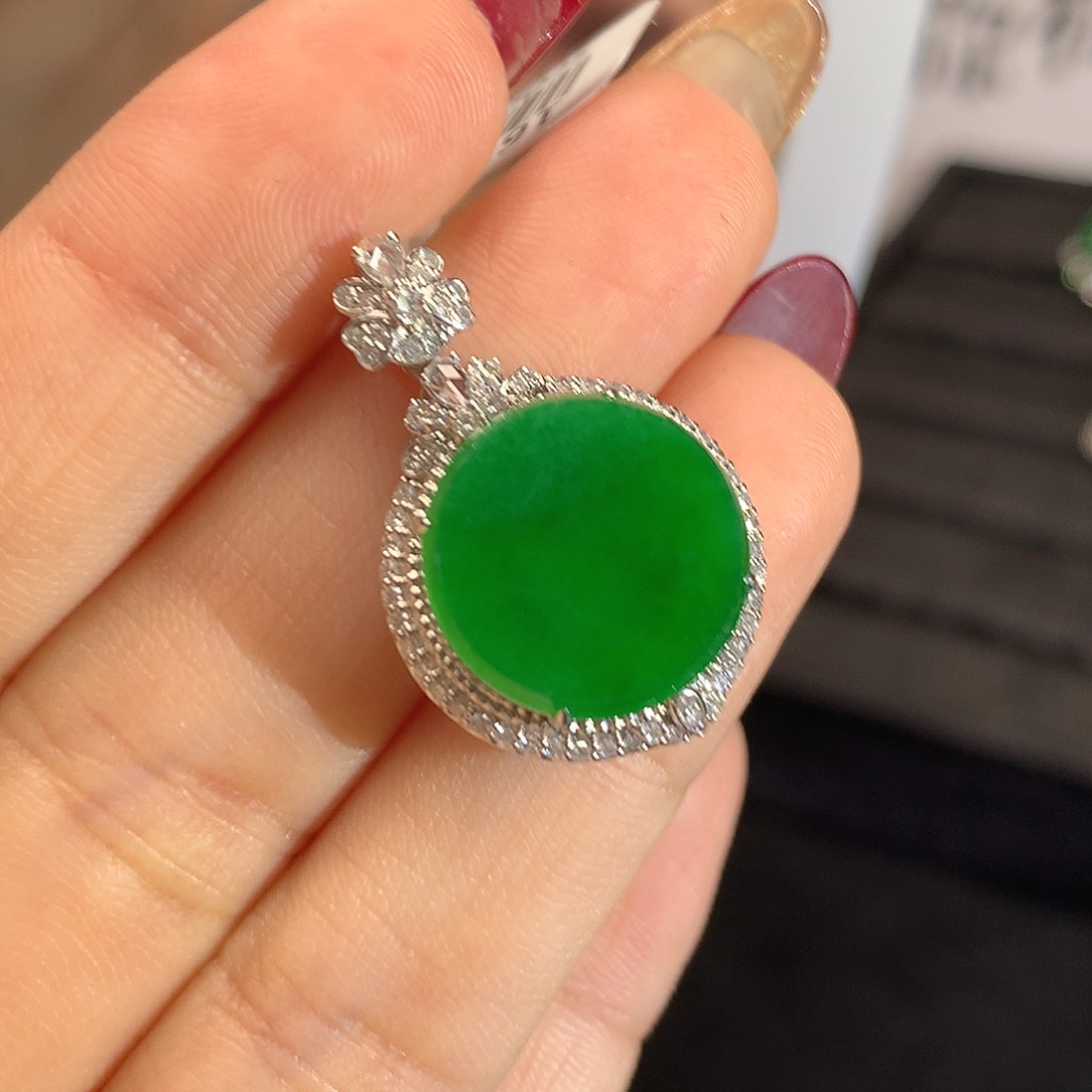 翡翠挂件18K金镶嵌圆牌