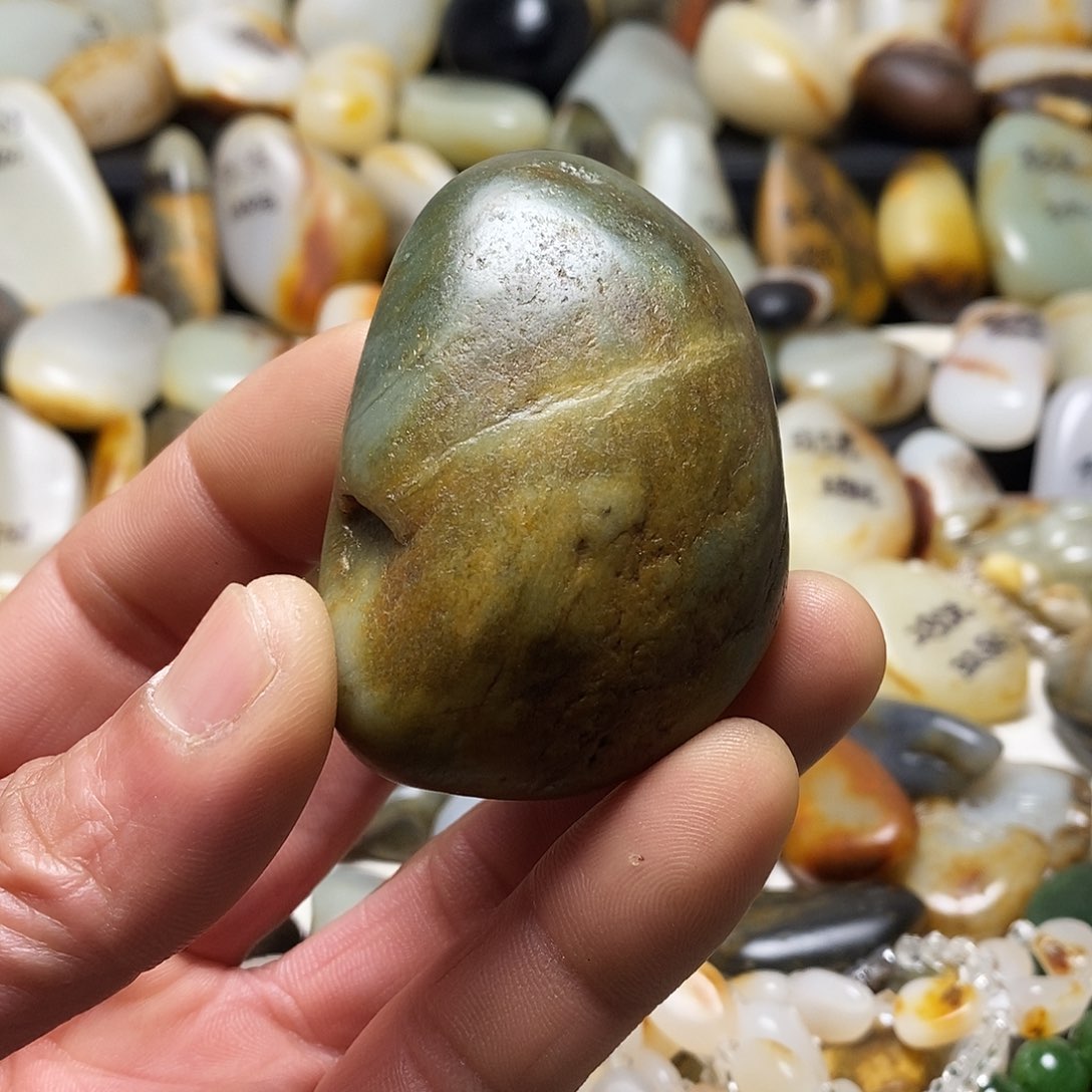 和田玉颈饰未镶嵌手把件