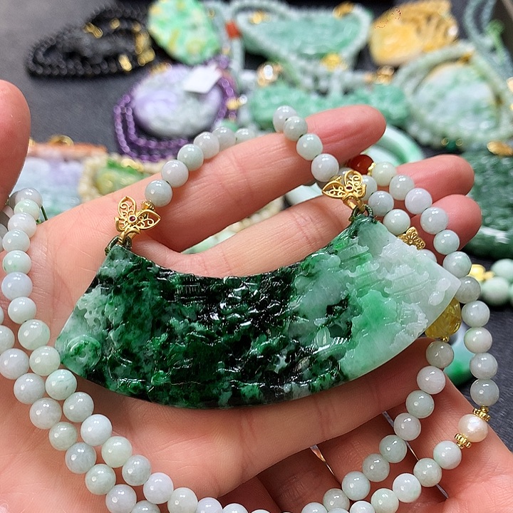 翡翠颈饰未镶嵌吊坠