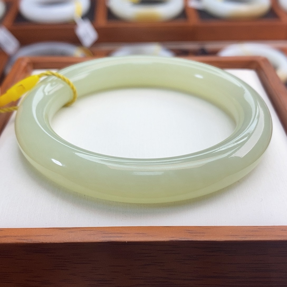 和田玉（黄玉）手镯未镶嵌